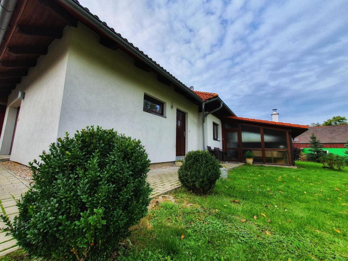 Domek Cisarsky Villa Sluknov Luaran gambar